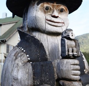 The Naa Kaani Native American Totem Pole at Cape Fox Lodge in Ketchikan Alaska